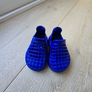 Lusso Cloud Toddler Blue Slip-on Shoes Size 6